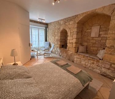 Salignac-Eyvignes House | Petite maison au pied du château