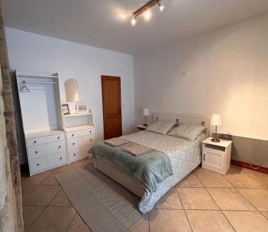Salignac-Eyvignes House | Petite maison au pied du château