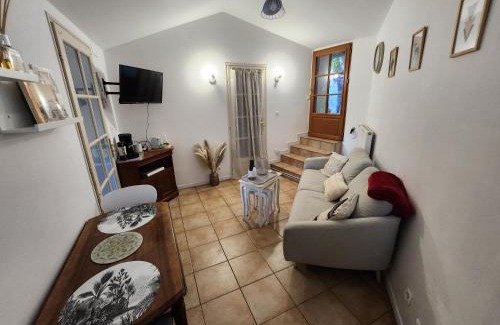 Saint-Benoit Apartment | Petite maison atypique à 20min du Futuroscope, avec terrasse