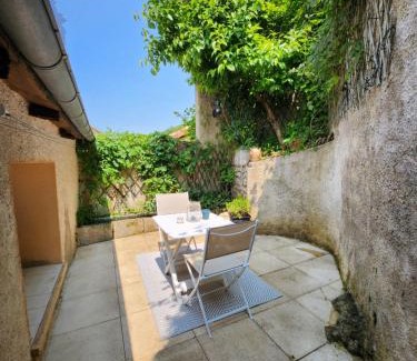 Saint-Benoit Apartment | Petite maison atypique à 20min du Futuroscope, avec terrasse