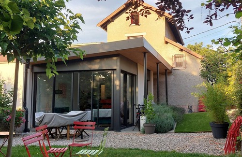 Bussiere - Cadiere House | Petite Maison Avec Jardin à 4 Stations de Métro du Centre de Lyon