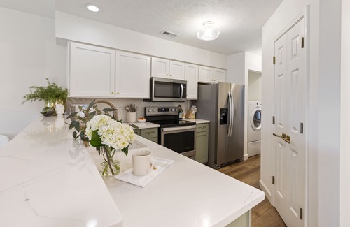 Pawleys Island Condo | Petite Palmetto at True Blue. Luxe top floor condo