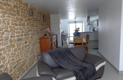 Puilly-et-Charbeaux House | Petites Fleurs DES Champs