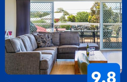 Victor Harbor House | PetLet 8: 3BR 2.5Bath Beach Home + Sea Views