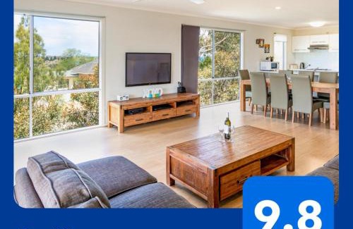 Victor Harbor House | PetLet 8: 3BR 2.5Bath Beach Home + Sea Views