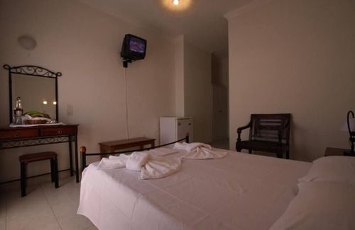 Perissa Hotel | Petra Nera