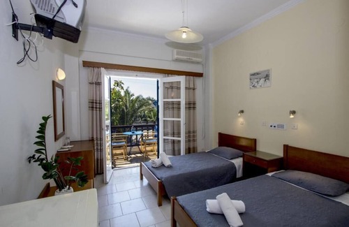 Perissa Hotel | Petra Nera