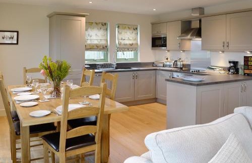 Linlithgow House | Petronella