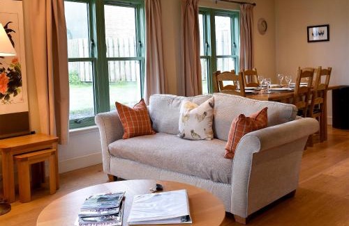 Linlithgow House | Petronella
