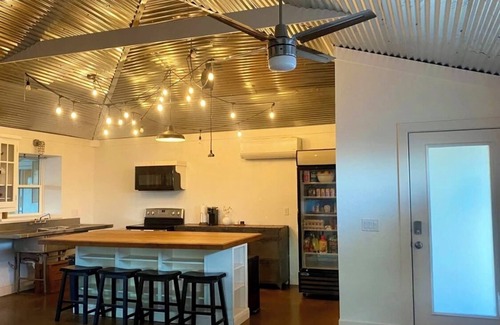 North Mountain House | Pets Allowed+Oasis Home w/2BR & 4BDs w/Pool & BBQ & Events allowed