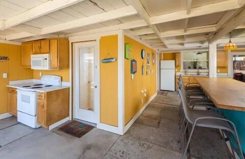 North Mountain House | Pets Allowed+Oasis Home w/2BR & 4BDs w/Pool & BBQ & Events allowed