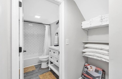 Bay City Apartment | Pets, Big Groups Welcome: HotTub, Firepit, Grill