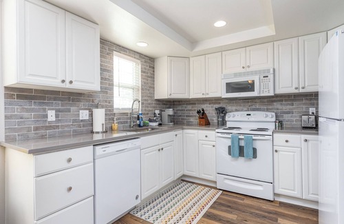 Tri-Cities House | Pets welcome! Charming 2-bedroom townhome in Kennewick w/Blazing WiFi + AC/Heat