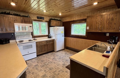 Bigfork Cabin | Pets Welcome/kayaks/Stand-up Boards /Nearby Resort Amenities w/water trampoline