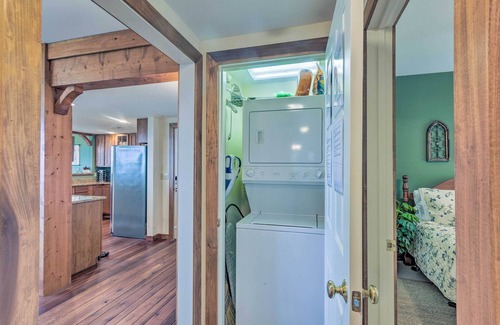 Mountain Air Apartment | Pets Welcome: Quaint Blue Ridge Mountain Getaway!