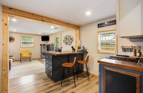 Bitely House | Pettibone Place - Entire Home Walking distance to Pettibone Lake with kayaks!