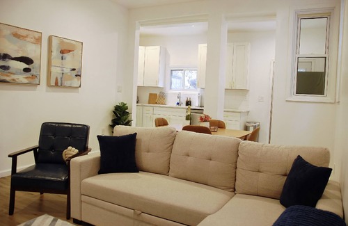 East Liberty Apartment | PGH Delight - 2B/1B, ALL NEW w/Free Street Parking, Perfect for family vacation
