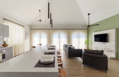 Worthing Apartment | PH2 - Luxury Oceanview 2BR Penthouse w/Rooftop Pool directly opp. Worthing Beach