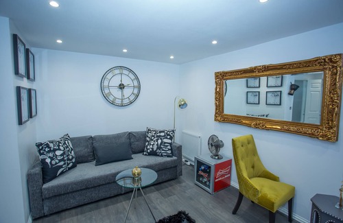 Thamesmead House | Phamphy Luxury Home For Comfort & Hospitality