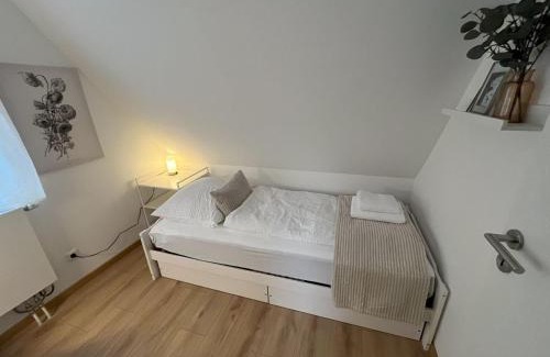 Euskirchen Apartment | Phantasialand, Therme, Köln, Bonn, Arbeitsplatz, Bäckerei um die Ecke
