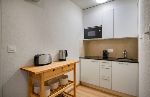 Alt-Wiedikon Apartment | Phenomenal Wiedikon Studio w/Shared W/D, 2 Min to Market, by Blueground