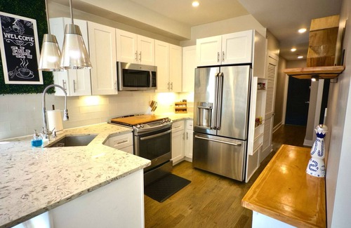 Point Breeze Apartment | Philly Penthouse w/Rooftop Paradise