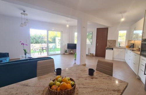 Skala Oropou House | Philoxenia Home Oropos/Just Moments from the Sea
