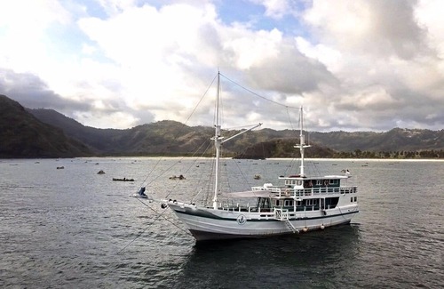 Labuan Bajo Boat Rental | Phinisi Fortune Komodo Journey 10 Pax