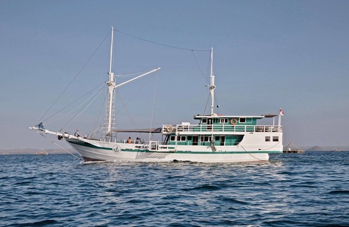 Labuan Bajo Boat Rental | Phinisi Fortune Komodo Journey 10 Pax