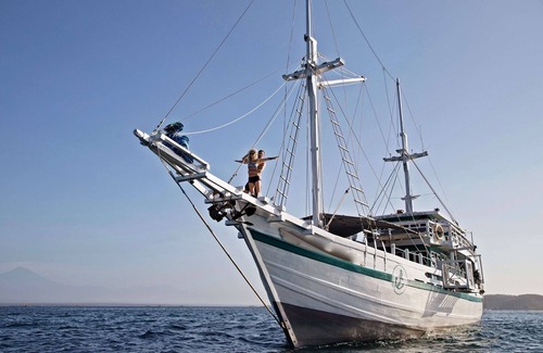 Labuan Bajo Boat Rental | Phinisi Fortune Komodo Journey 10 Pax
