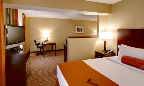 Albany Hotel | Phoenix Inn Suites Albany