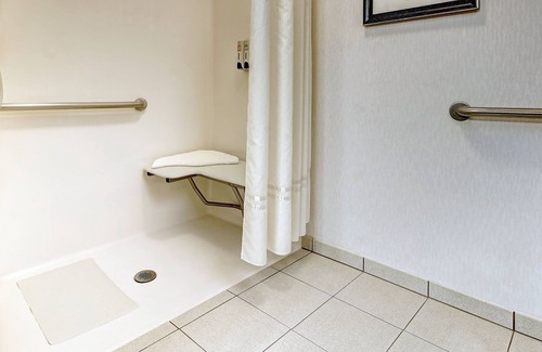 Albany Hotel | Phoenix Inn Suites - Albany