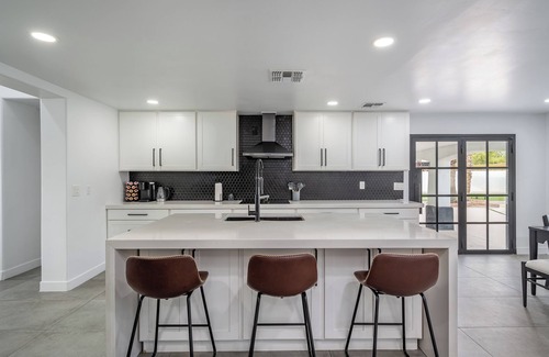 Maryvale House | Phoenix Villa - Private Resort Style backyard, Pool, Volleyball, Putting Green