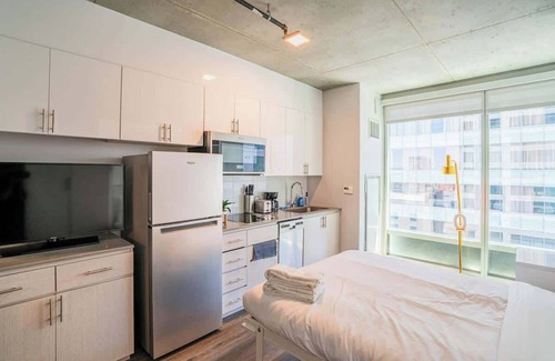 Downtown Phoenix Apartment | PHX Getaway+Pool+Murphy Bed+Downtown Studio