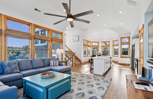 Pine Island House | PI-4 "Don't Blink" Saturday-Saturday Private pool! Hot tub! Minutes to the beach!