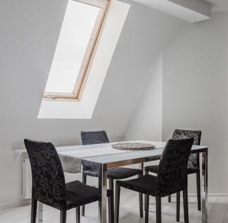 Poznan City Center Apartment | Piaskowa Sunny Roof Studio by BookingHost