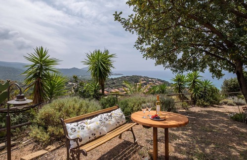 Geremeas Apartment | Picturesque flat with sea view