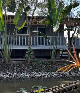 Wihan Daeng Bed & Breakfast | PICHA Cafe&Homestay
