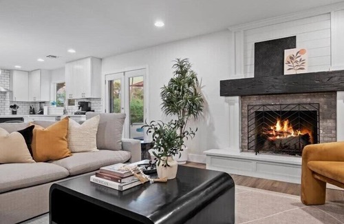 Avant House | Pickle & Putt Retreat|Pool|Pickleball|Putt Grn.