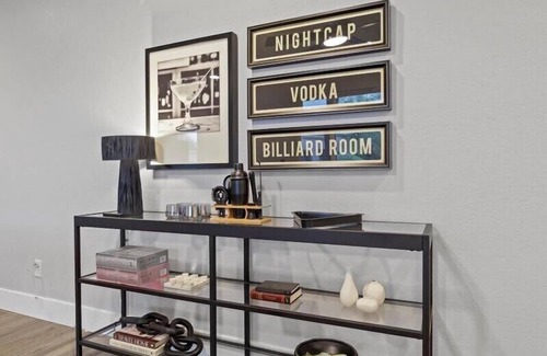 Avant House | Pickle & Putt Retreat|Pool|Pickleball|Putt Grn.