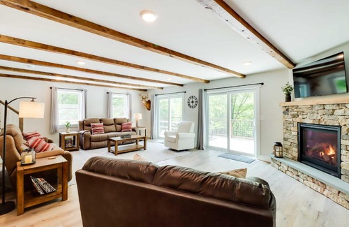 Potts Grove House | Pickleball Court and Fire Pit Milton Cabin!