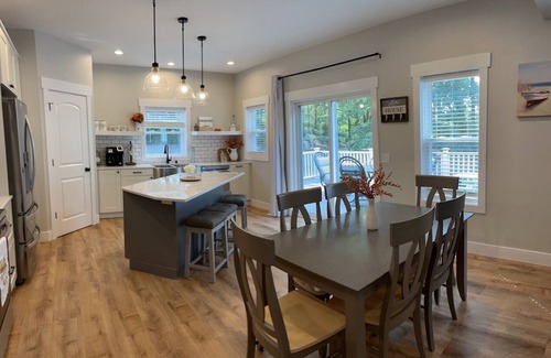 Fremont House | PIckleball Paradise! Snow Lake Access and private dock