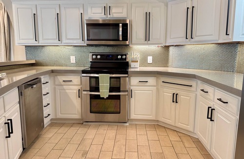 Counce Villa | Pickwick Lake Front Estate w/Spectacular Views, Boat Slip & Swimming Pool