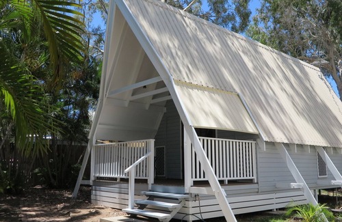 Picnic Bay Ski Chalet | Picnic Bay Chalet Unit 2 - Charming island escape just 150m from Picnic Bay beachfront