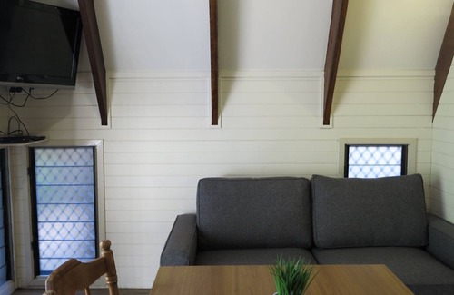 Picnic Bay Ski Chalet | Picnic Bay Chalet Unit 2 - Charming island escape just 150m from Picnic Bay beachfront