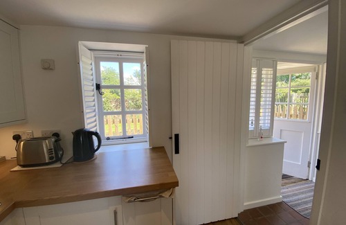 Plumpton Green Cottage | Picturesque country cottage in quiet rural setting close to South Downs