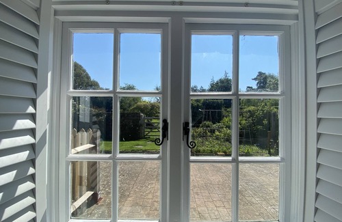 Plumpton Green Cottage | Picturesque country cottage in quiet rural setting close to South Downs