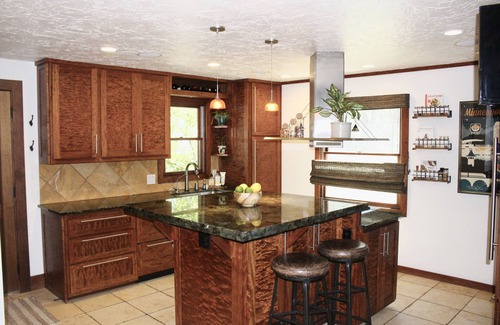 Annandale Cabin | Picturesque lake home w/separate entertainment lodge
