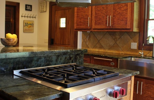 Annandale Cabin | Picturesque lake home w/separate entertainment lodge
