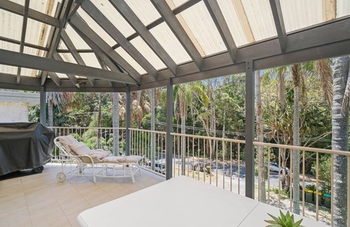Elizabeth Beach House | Picturesque Lizzie Palms 1